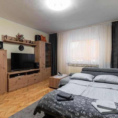 Cosy House - Home Base マリボル エクステリア 写真